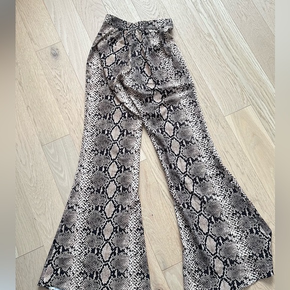 Zara pants Xs snake pattern silk like - Picture 2 of 2